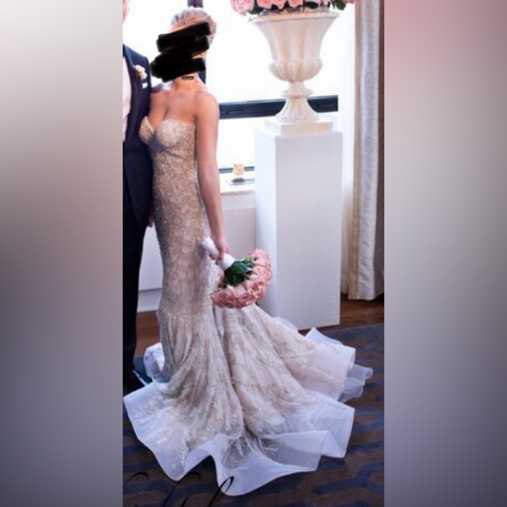 Elegant Cream Lace Wedding Dress
